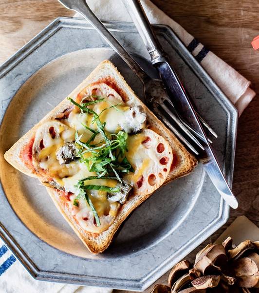 OPEN-­SANDWICH WITH OILED SARDINES AND LOTUS ROOTS
