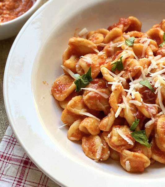 Orecchiette con polpa fine cruda e cotta Pomì