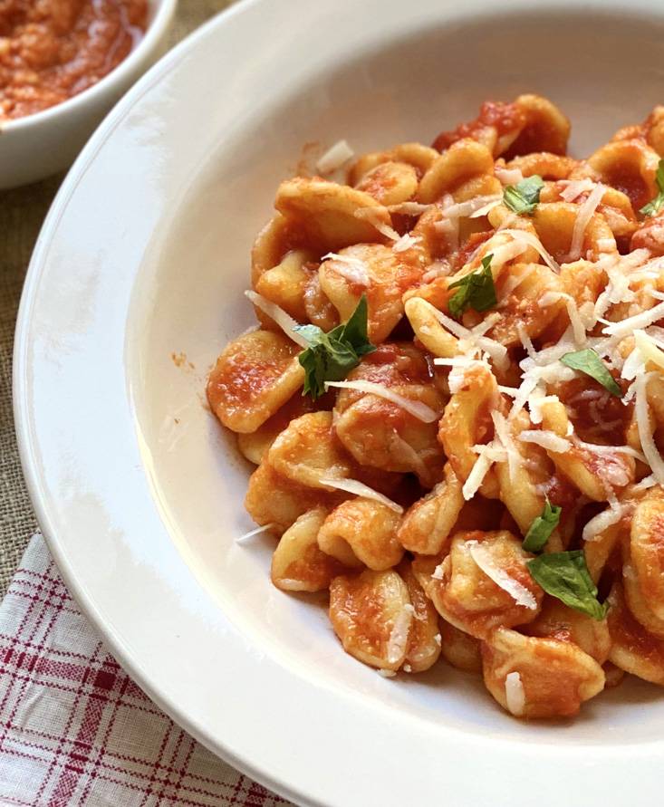 Orecchiette con polpa fine cruda e cotta Pomì