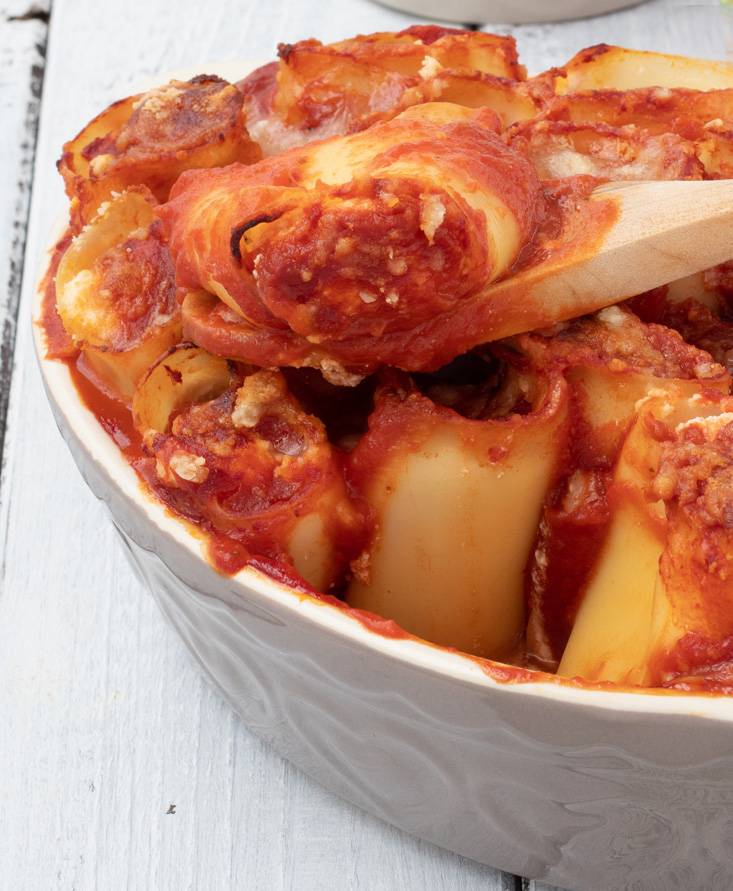 Paccheri ripieni di ricotta al sugo