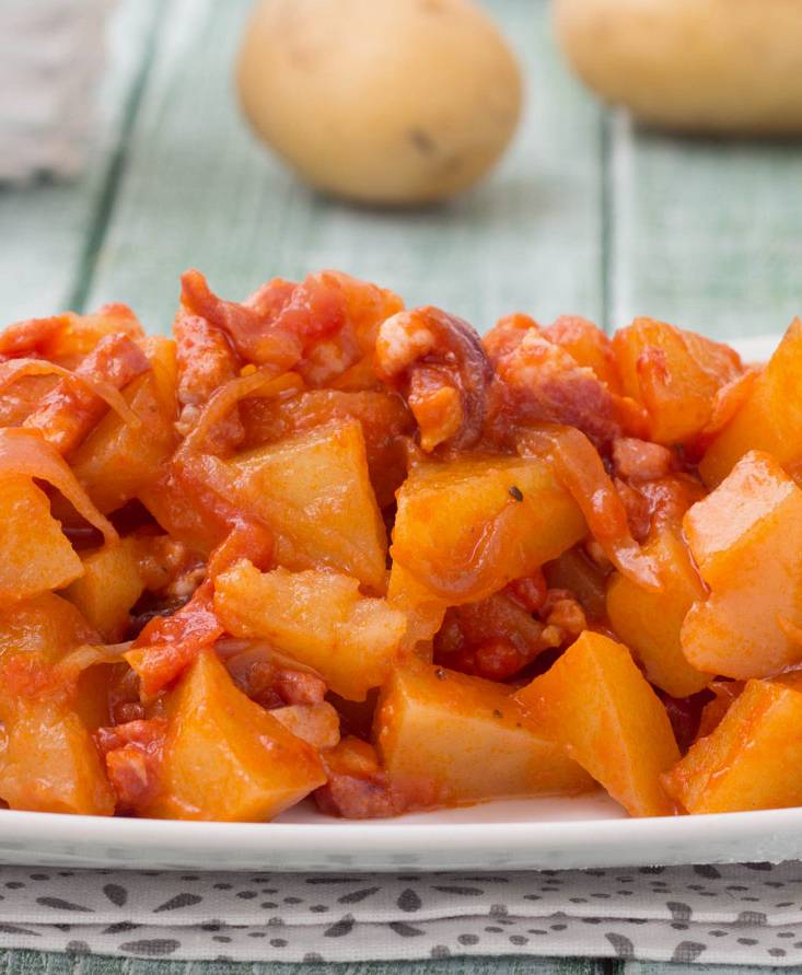 Patate stufate pomodoro e pancetta