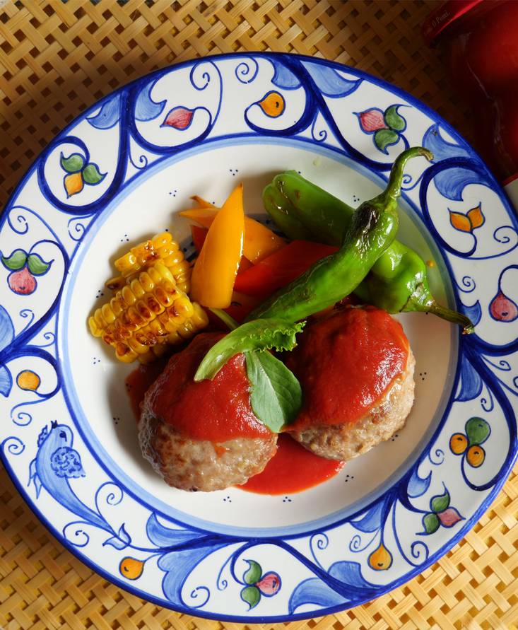 夏野菜のトマトソースハンバーグ