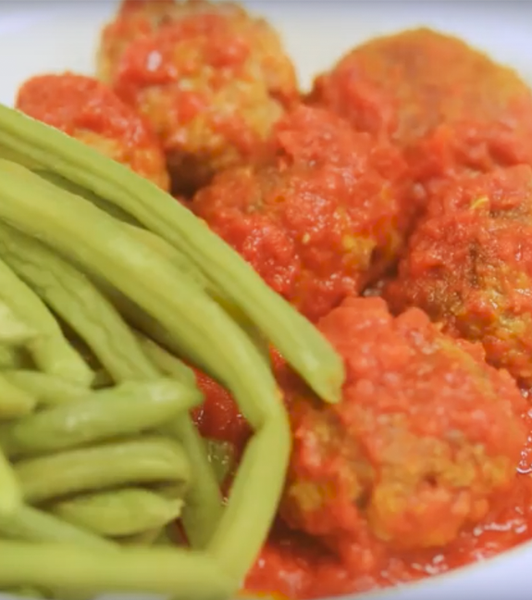 Beef meatballs, tomato sauce and green beans