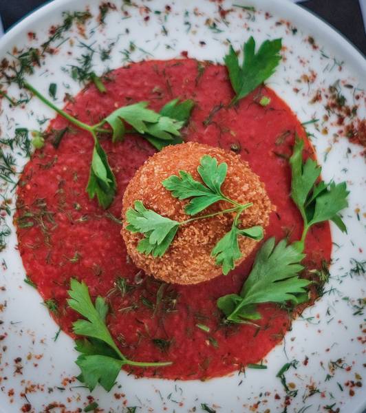 Фрикадельки из тунца в томатном соусе