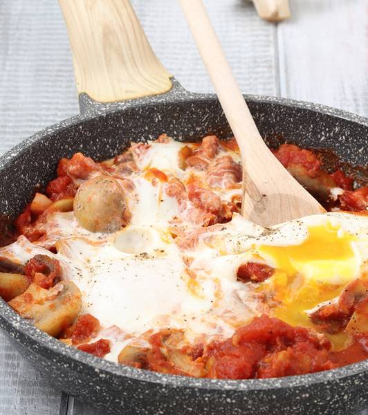 Uova con Pomodoro, Funghi e Pancetta