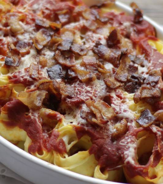 Rotolini con ricotta pecorino pancetta e salsa di pomodoro