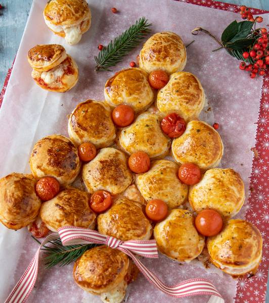 Albero di rustici leccesi di pasta sfoglia