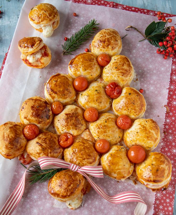Albero di rustici leccesi di pasta sfoglia
