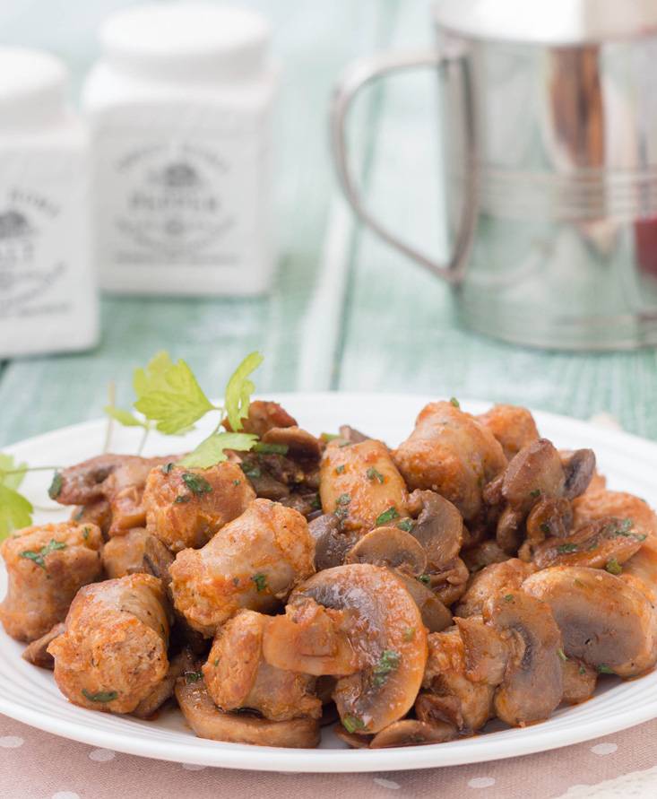 Salsiccia e funghi al sugo