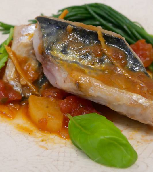 鯖のトマト味噌煮、バジルの香りで