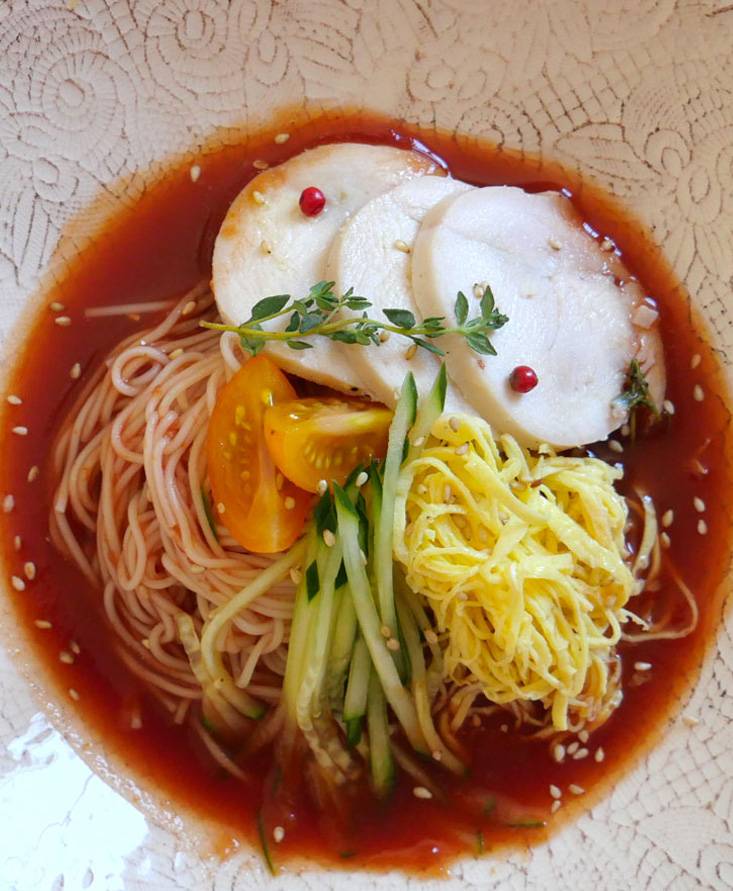 トマトと出汁、ゆず胡椒の冷やしそうめん、手作り鶏胸ハム　タイムとピンクペッパー風味