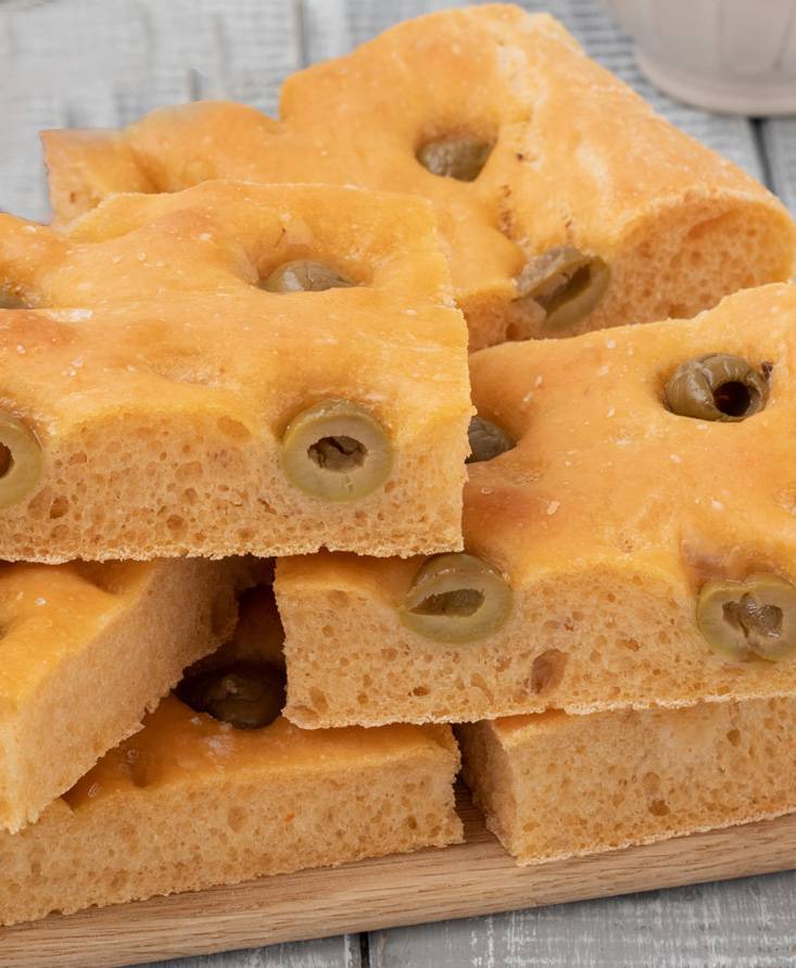 Focaccia rossa alle olive