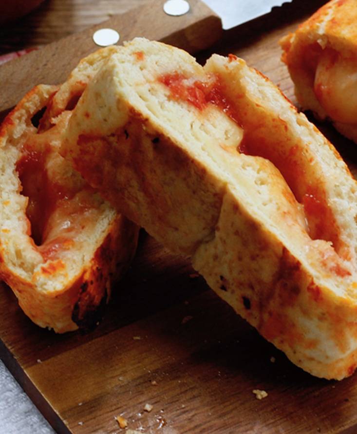 Strudel ai tre formaggi  con pomodoro Pomi