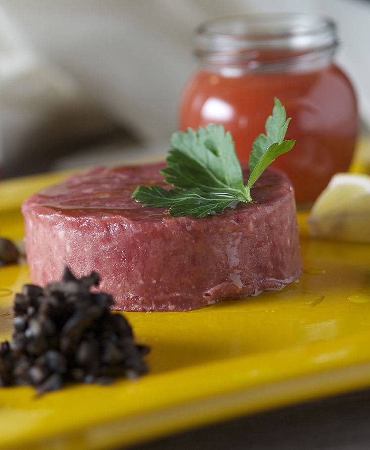 Beef tartare in tomato juice