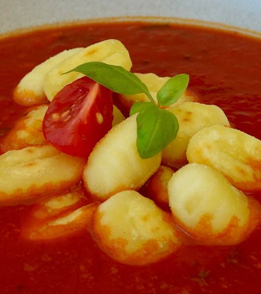 Tomato soup with gnocchi