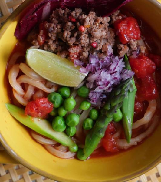 ピリ辛トマトスープの春野菜うどん