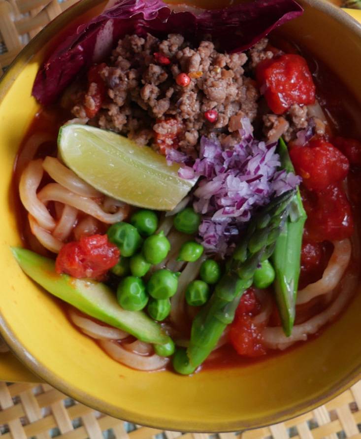 ピリ辛トマトスープの春野菜うどん