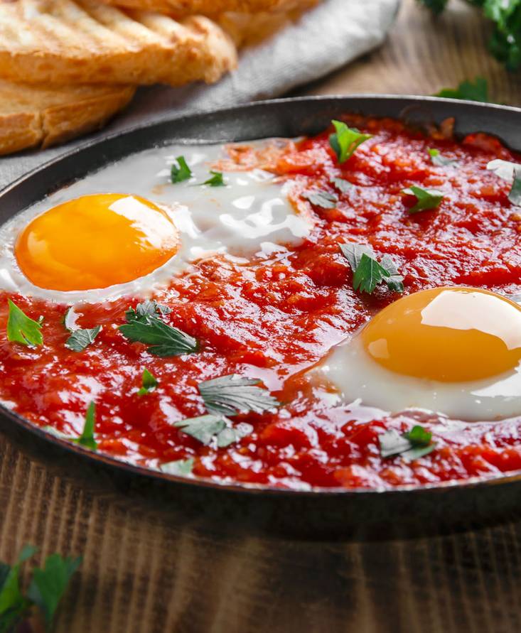 Яичница в томатном соусе